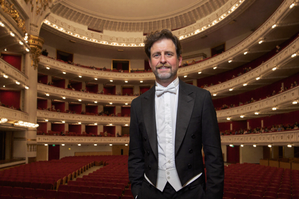 Moritz Winker in concert dress inside an opera house
